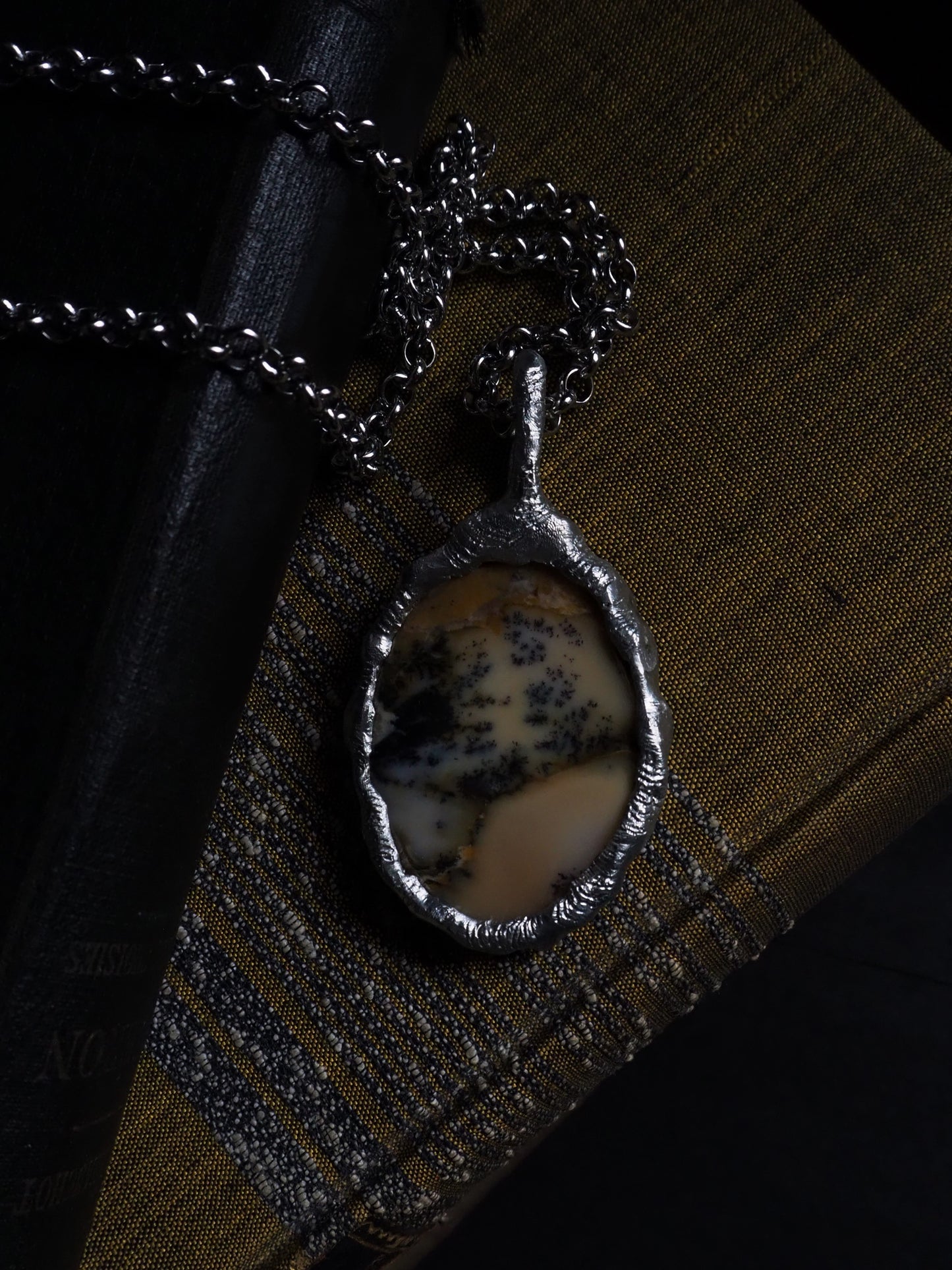 DENDRITIC MOSS AGATE